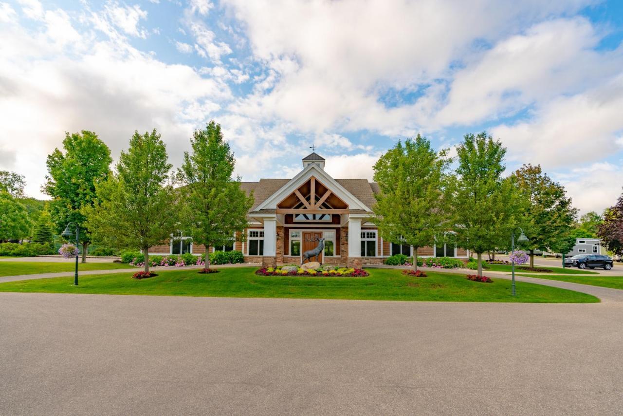 Sun Outdoors Petoskey Bay Harbor Hotel Exterior foto