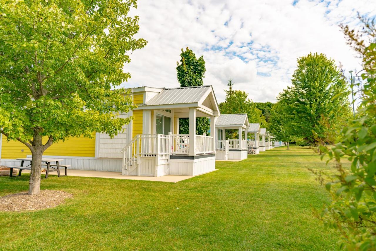 Sun Outdoors Petoskey Bay Harbor Hotel Exterior foto
