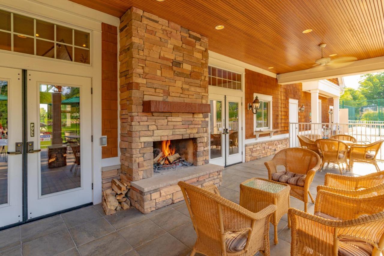 Sun Outdoors Petoskey Bay Harbor Hotel Exterior foto