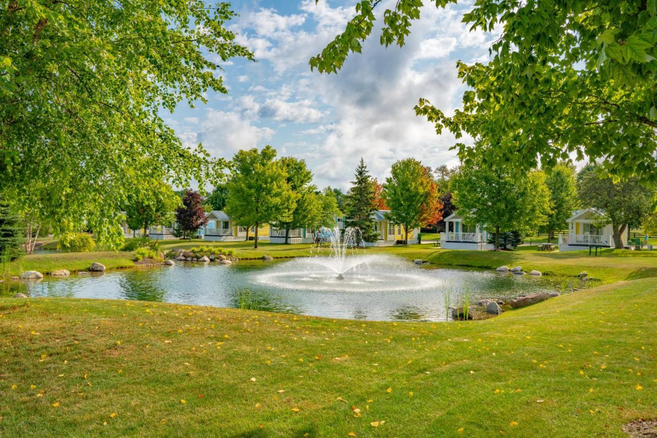 Sun Outdoors Petoskey Bay Harbor Hotel Exterior foto